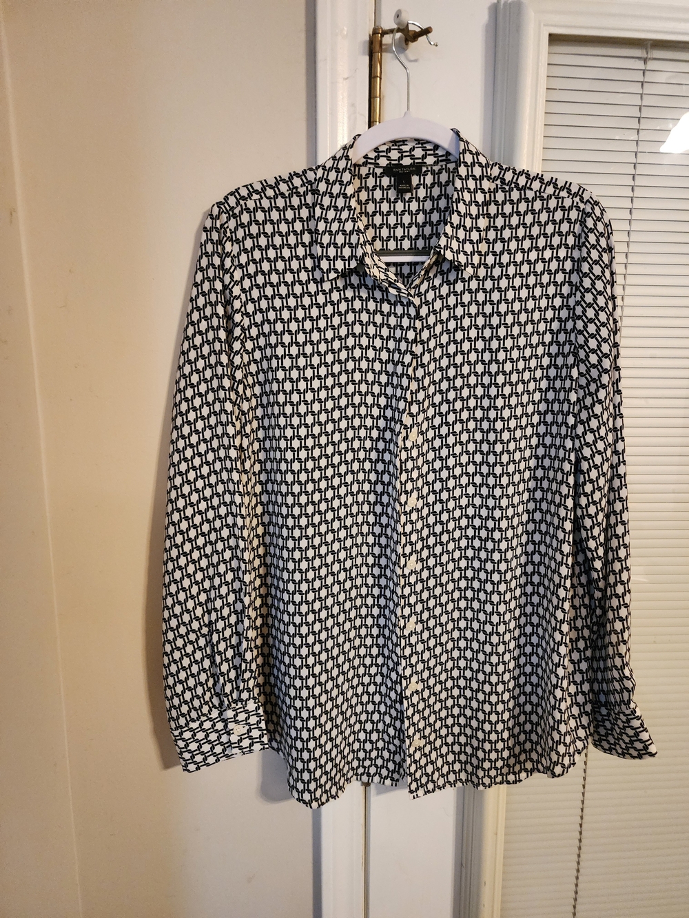Ann Taylor Black & White Geometric Button-Front Tunic